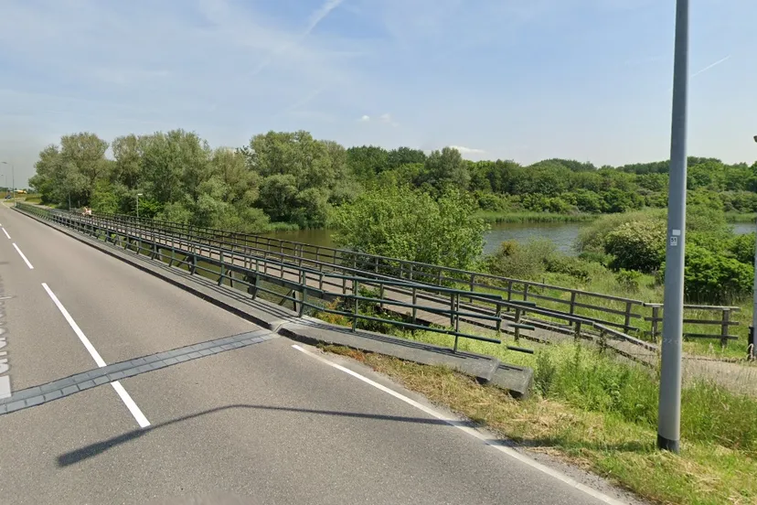 loop en fietsbrug stellendam
