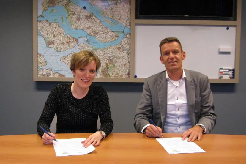 ondertekening bouwteamovereenkomst aanpak kademuur havenkom middelharnis