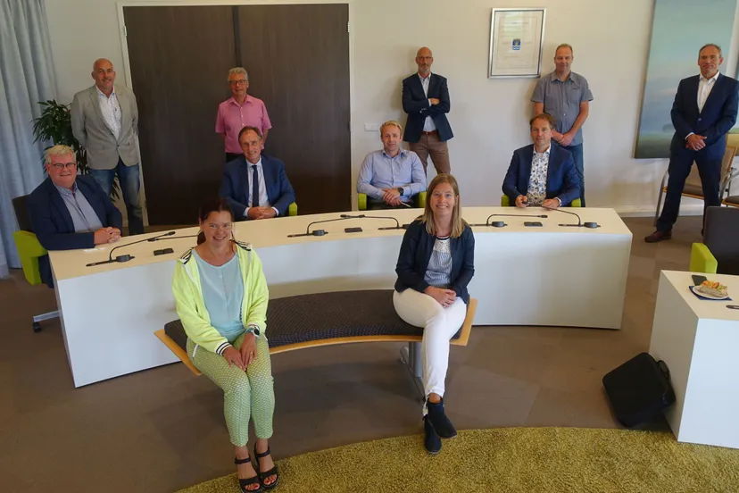 ondertekening intentieverklaring groepsfoto