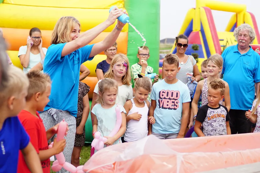 overhandiging speelboot btenplaets