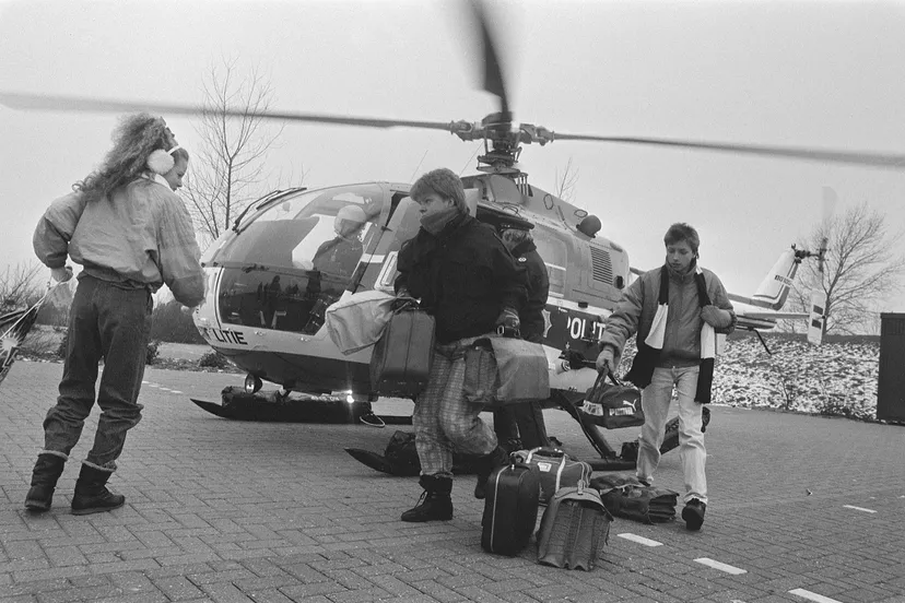 persberichtscholieren van eiland tiengemeten met helicopter naar school in zuid beijerland bestanddeelnr 933 8646