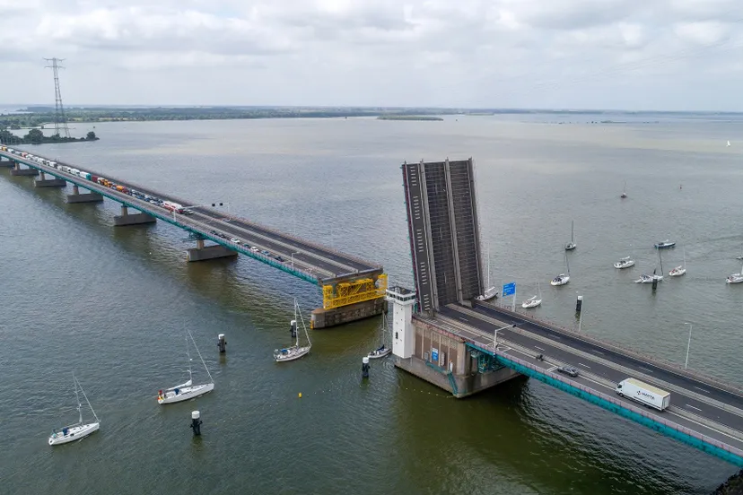 rijkswaterstaat haringvlietbrug