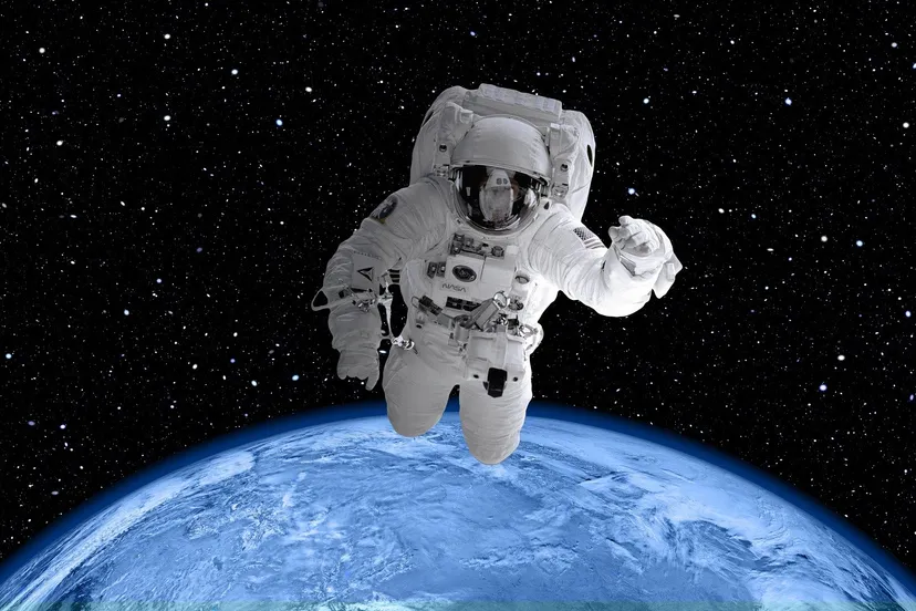 space suit g685179716 1920