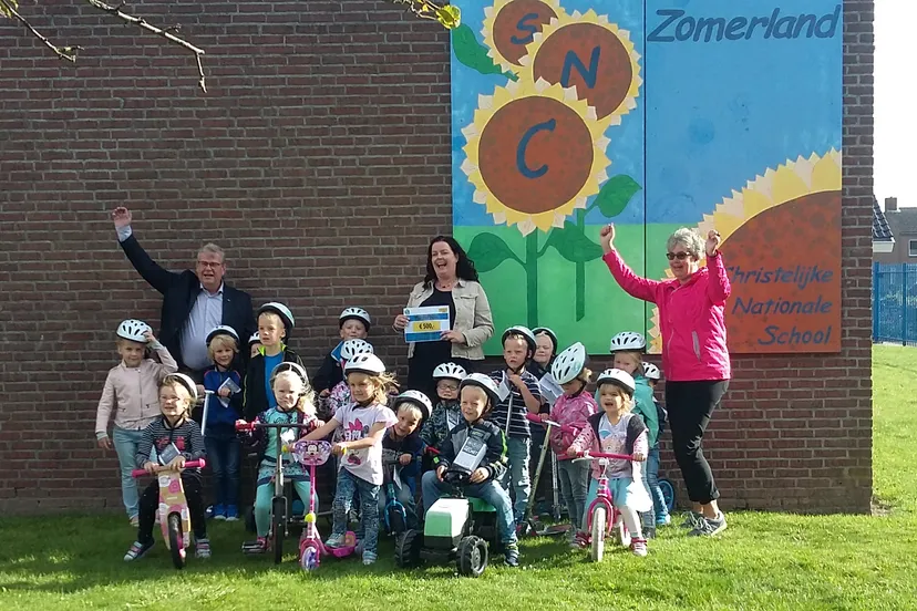uitreiking cheque cycling4school