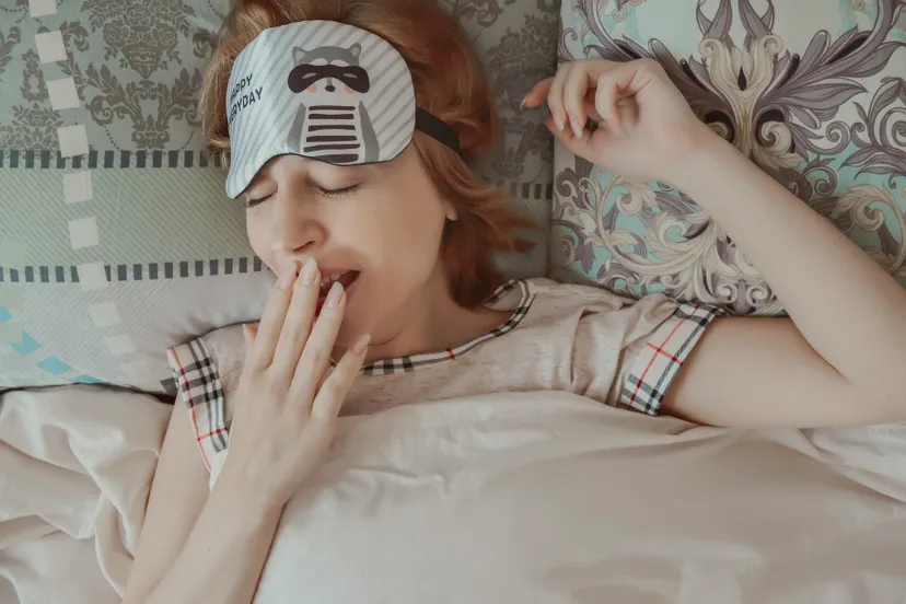 yawning 5381800 1920