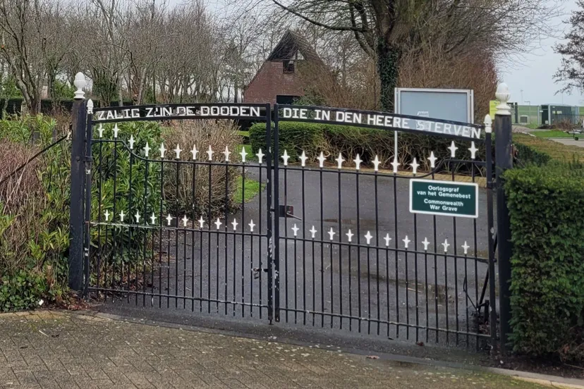 begraafplaats ingang herkingen