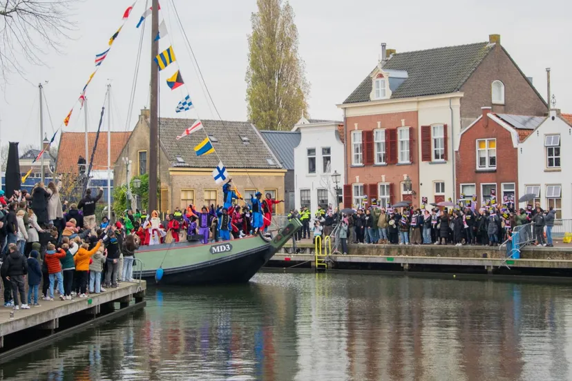 intocht sinterklaas middelharnis