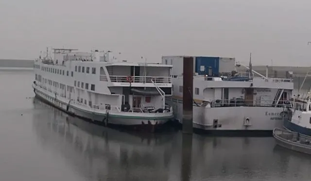 twee asielboten stellendam