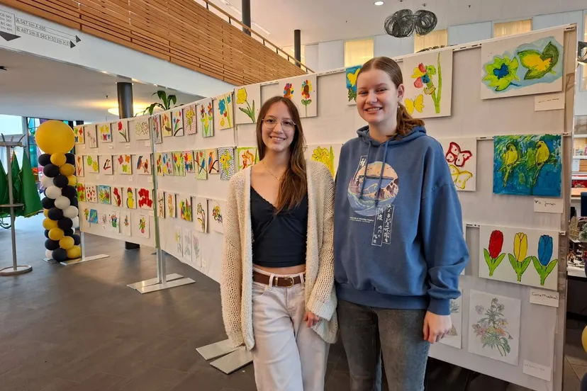 emmalie en sara bij expositie nieuw rijsenburgh