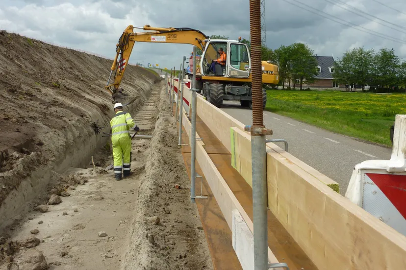 dijkverstserking langs het spui