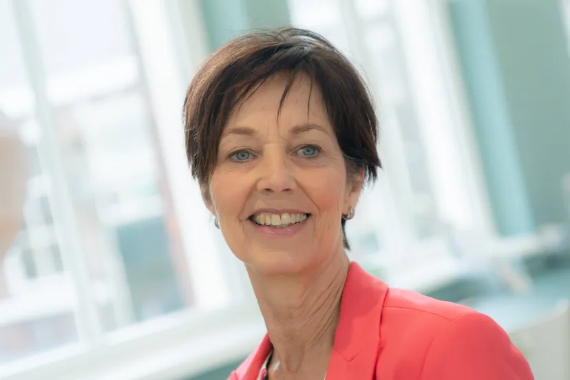 monique karsbergen 16