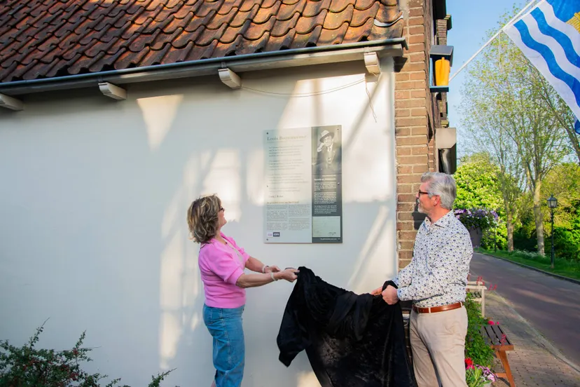 onthulling plaquette louis bouwmeester