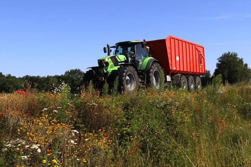 berm maaisel boeren trekker