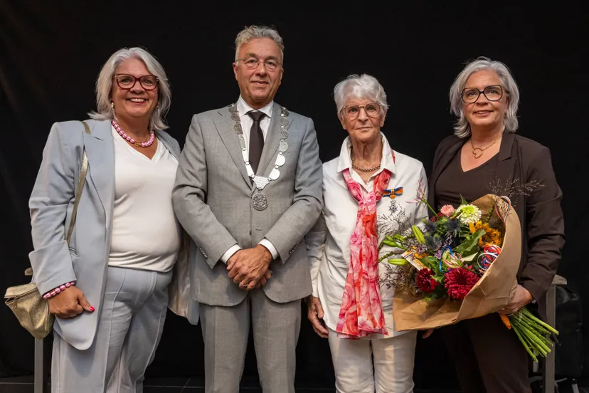 Koninklijke onderscheiding Jaan Poortvliet-de Vos