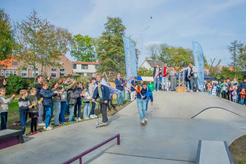 Toby en Sep openen de skatebaan van Ooltgensplaat