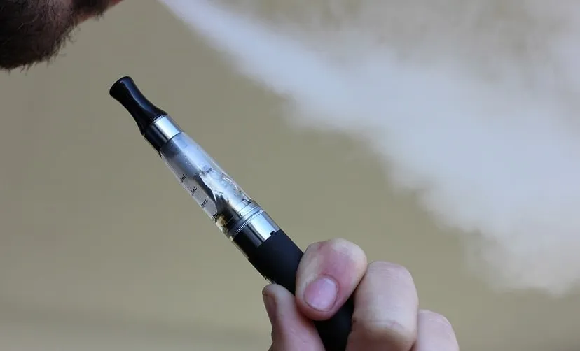 e cigarette 1301664 1280