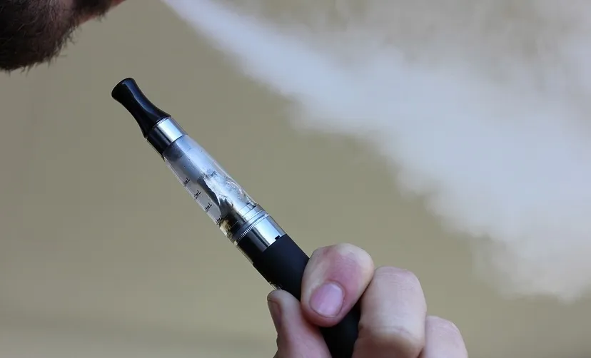 e cigarette 1301664 1280