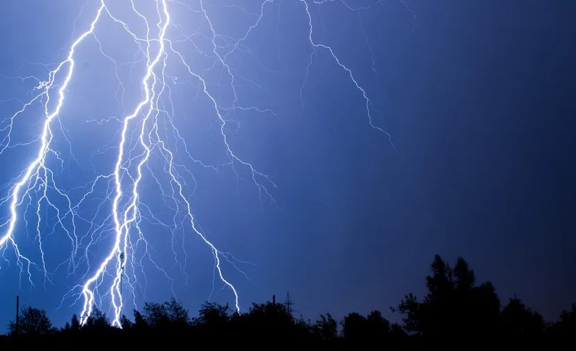 lightning 4013537 1920