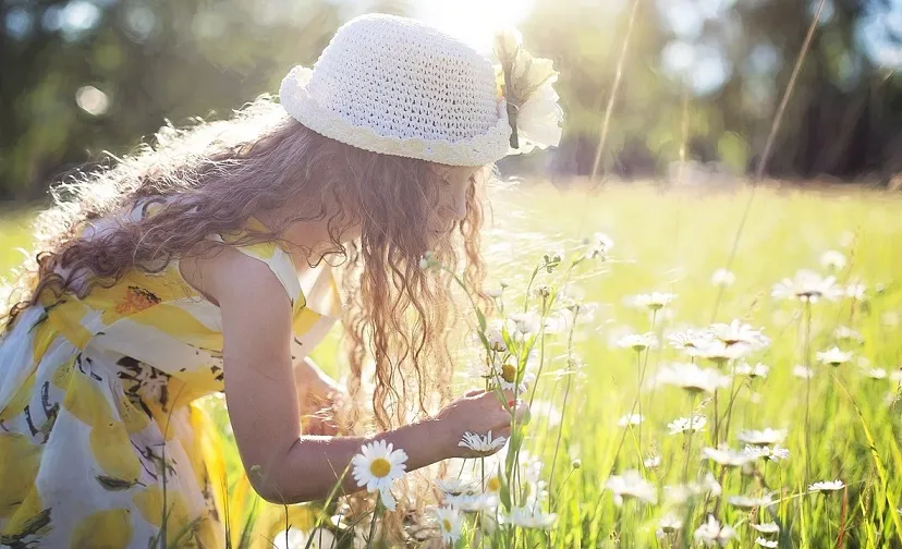 picking flowers g0be218ded 1280