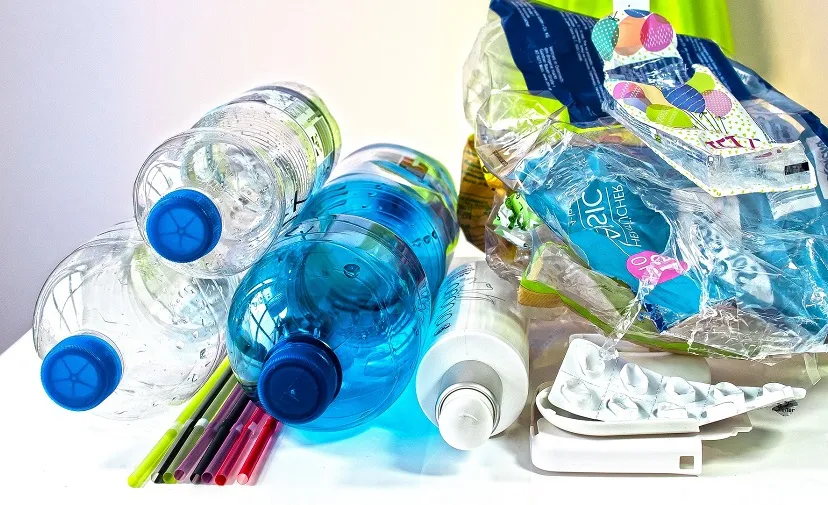 plastic waste 3962409 1920