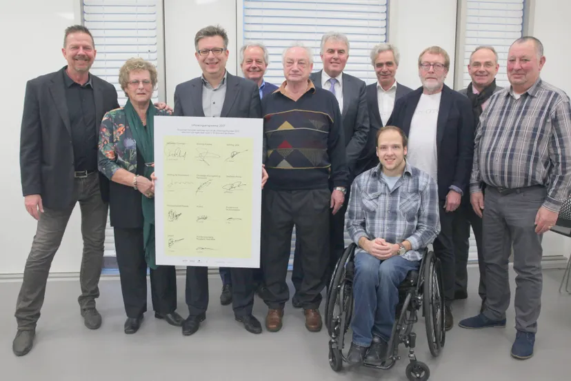 09 02 2016 wethouder vd schaaf en woningcorporaties ondertekenden van gemeente groningen henk tammens e1481636219718