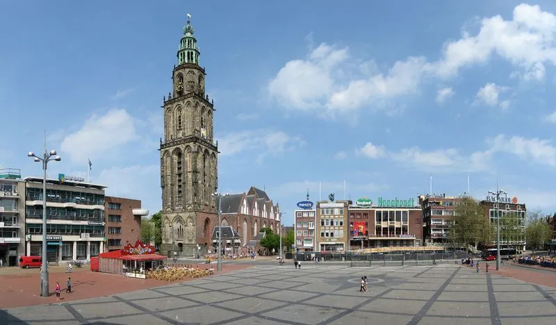 800px 100523 grote markt en martinitoren groningen nl cc 30 wutsje