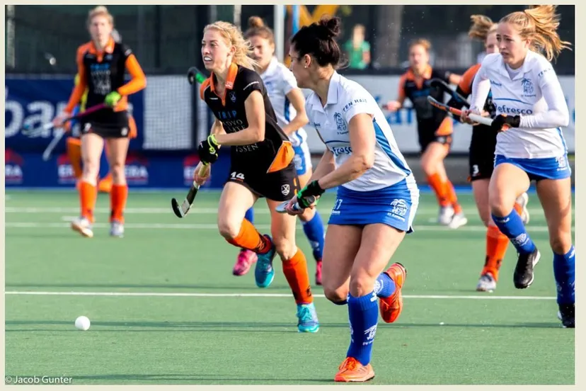 fieke hoff wordt op haar huid gezeten door de verdediging van kampong e1541353473886