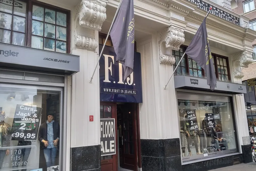 first in jeans cc y sa 40 wikipedia commons donald trung