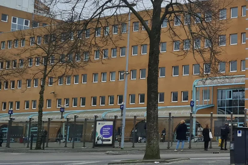 leeg busstation staking