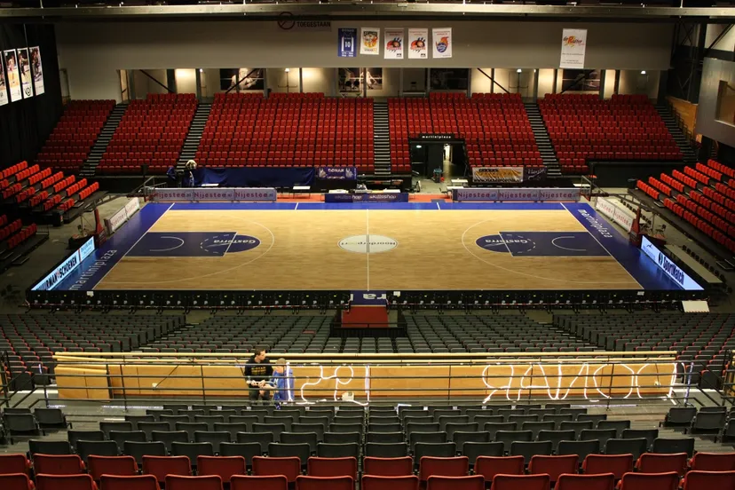 martiniplaza topsporthal cc bysa 30 zanderz