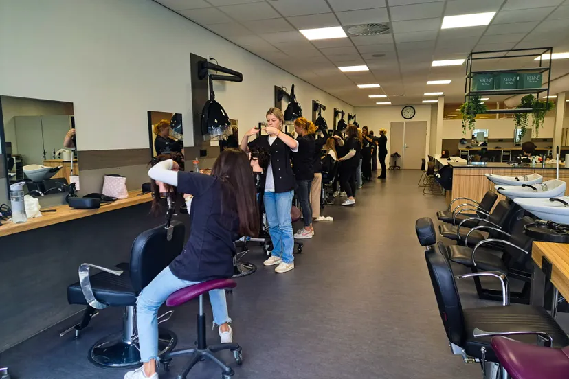 studenten alfa college in vernieuwde salon