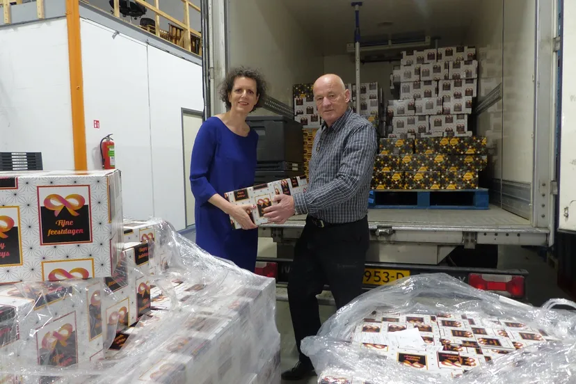 zinn doneert kerstpakketten voedselbank