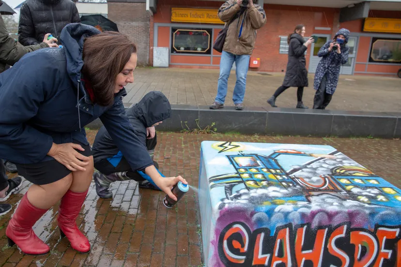 04 02 2022 openings ceremonie in beijum door wethouder isabelle diks henk tammens 2