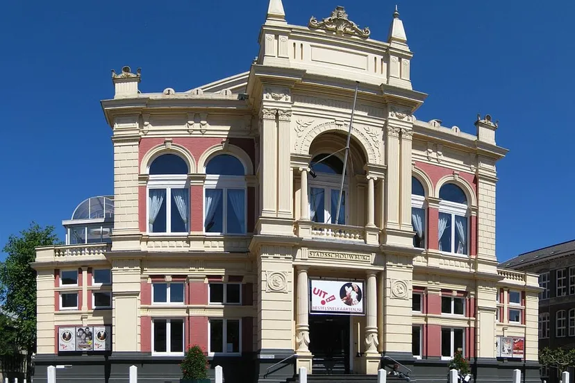 1024px 100604 turfsingel 86 stadsschouwburg groningen nl cc by sa wutsje