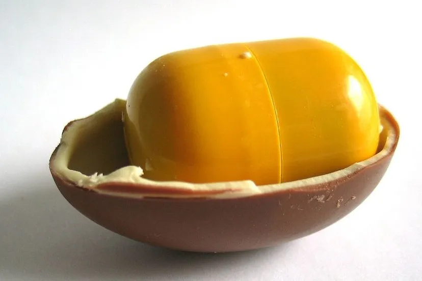 1024px kinder surprise halved e1426414315700