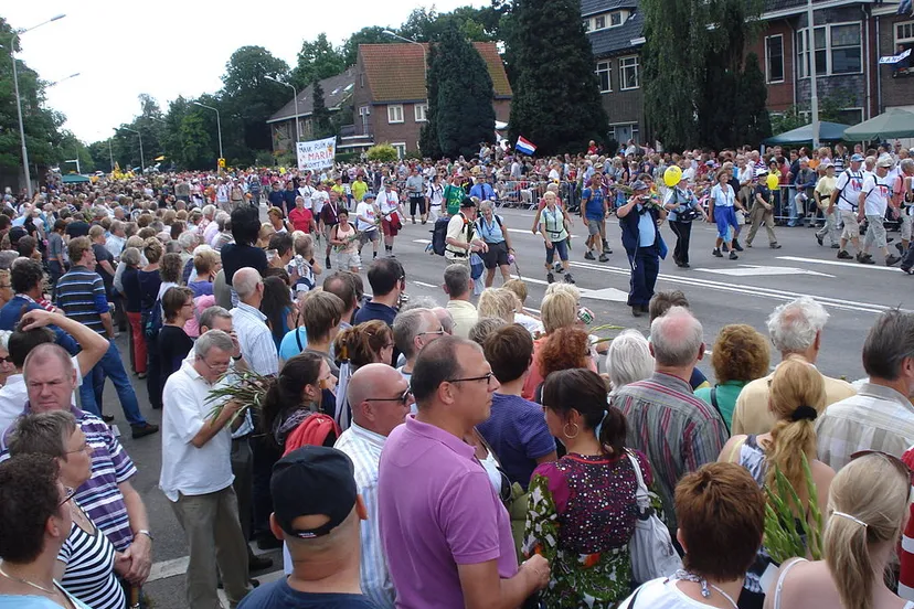1024px vierdaagse nijmegen intocht 2009 cc by sa 30 havang