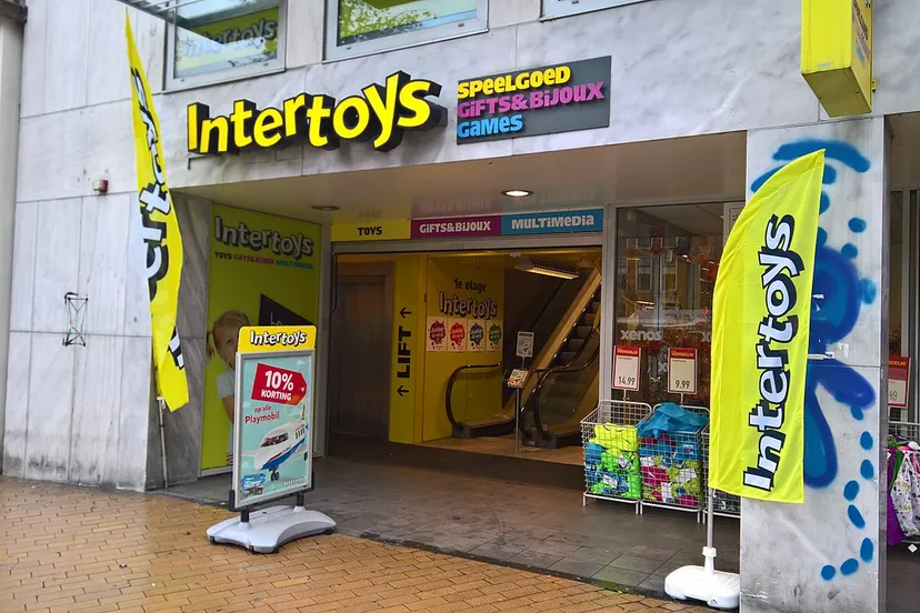 1280px intertoys vismarkt groningen 2017 cc by sa 40 donald trung