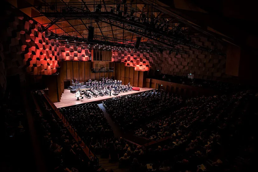 1280px nnjo oosterpoort grote zaal de oosterpoort cc by sa 40 mrflokkert