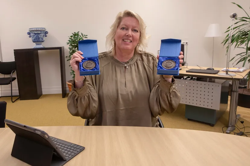 15 12 2020 uitreiking van twee sportpenningen door wethour jongman henk tammens 2