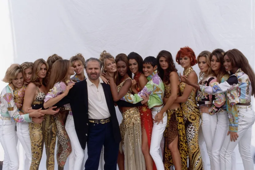 1tentoonstellingen2022versacegm 6 gianni versace and models vittoriano rastelli corbis historical getty images via groninger museum