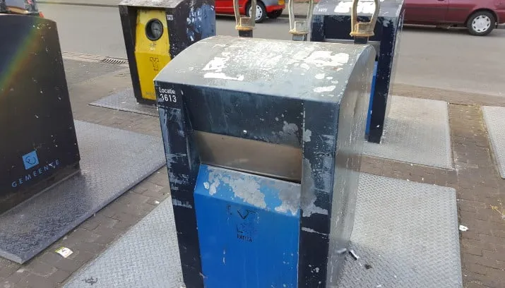 20160401 184657 715x408 eigen foto afval bak papiercontainer