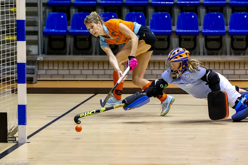 20190126 a16q8224 willemijn kuis bos omspeelt de keeper van hdm en scoort de 1 0 2019