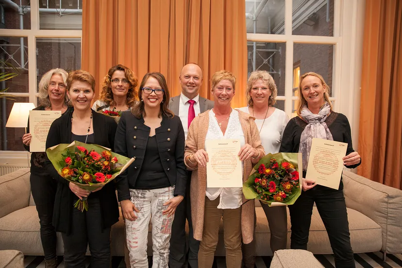 25 01 2016 uitreiking social return awards door ton schroor aan 3 thuisz