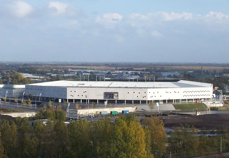 800px groningen voetbalstadion euroborg in vogelvlucht cc by sa 30 bouwe brouwer