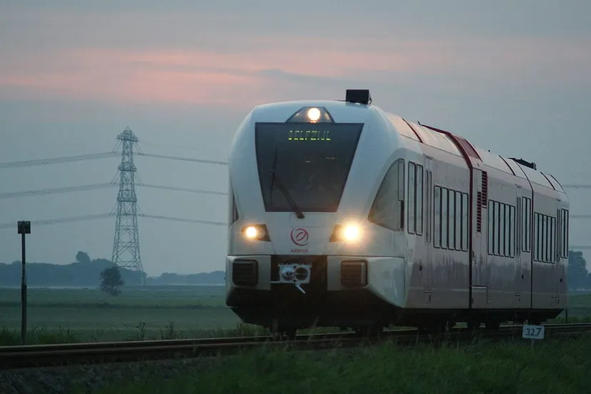 arriva trein groningen delfzijl cc bysa 30 marcop23 e1539337750456
