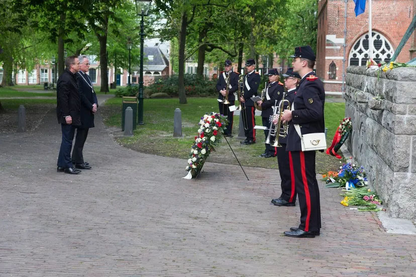 b78w1758 1 kranslegging martinikerkhof fotografie rieks oijnhausen