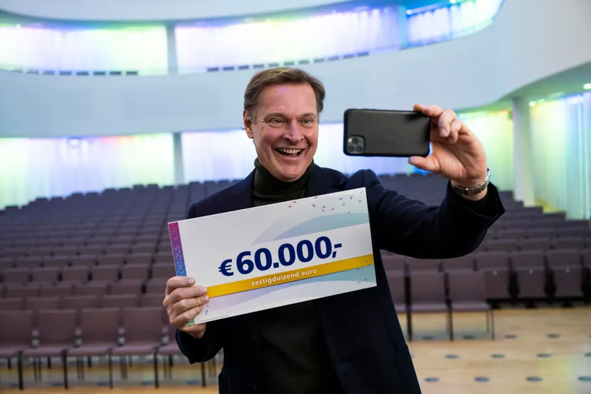 bankgiro loterij ambassadeur albert verlinde verrast marcel uit groningen middels een videogesprek met 60000 euro