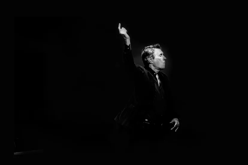 bf hand in air photo 002 bryan ferry e1539193309867