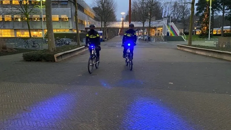 bikes blauwe verlichting politie nederland