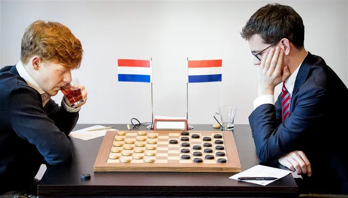 boomstra nieuwe wereldkampioen dammen 715x408